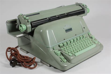 Hermes Ambassador typewriter .